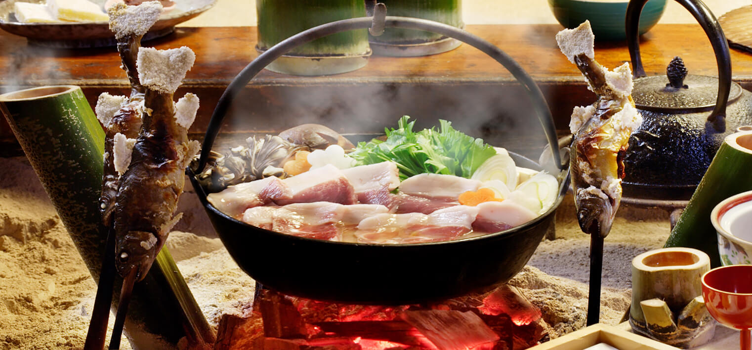 画像:囲炉裏料理