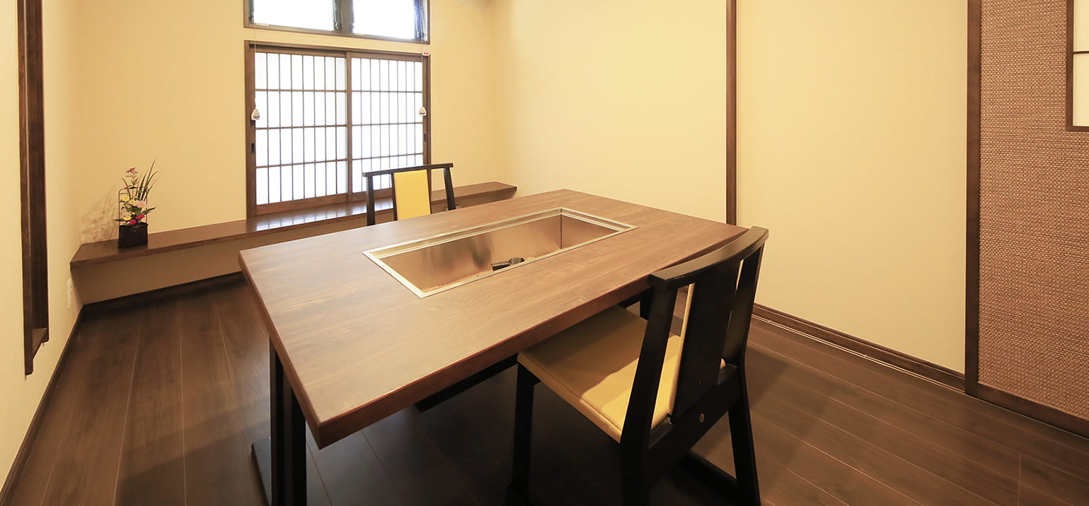 画像:奥テーブル囲炉裏